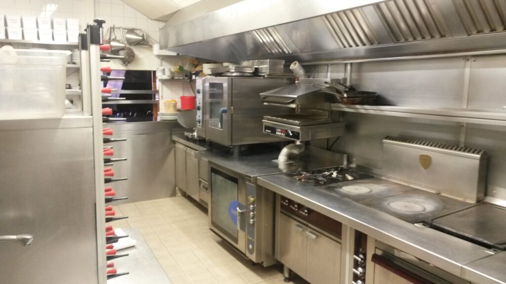 Installation de cuisines professionnelles avant